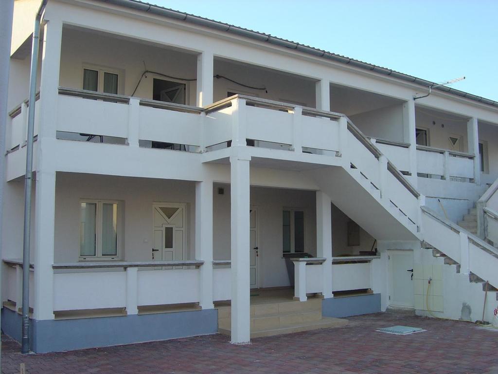Lampion Apartment Vir